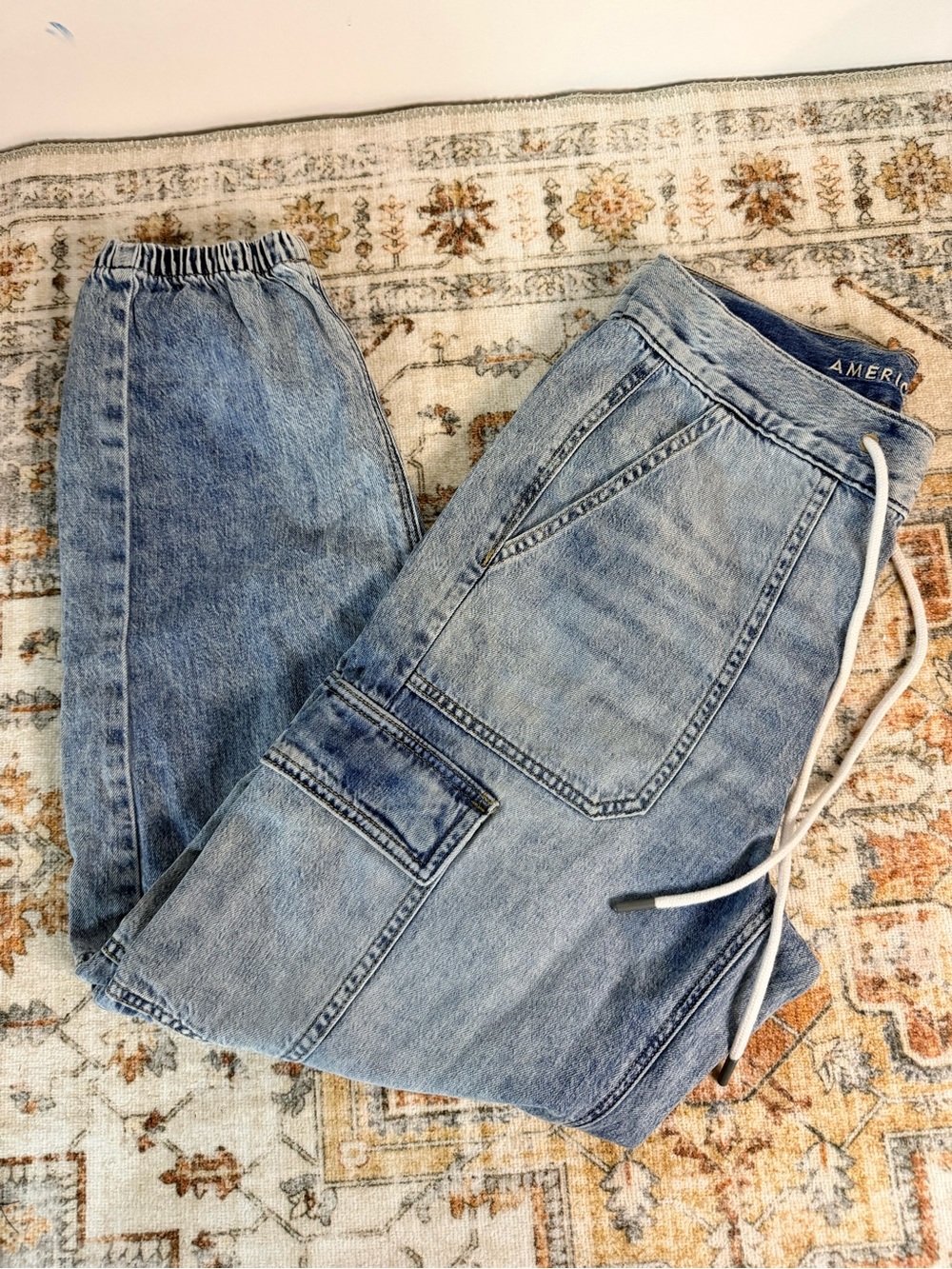 American Eagle medium wash jogger drawstring waist